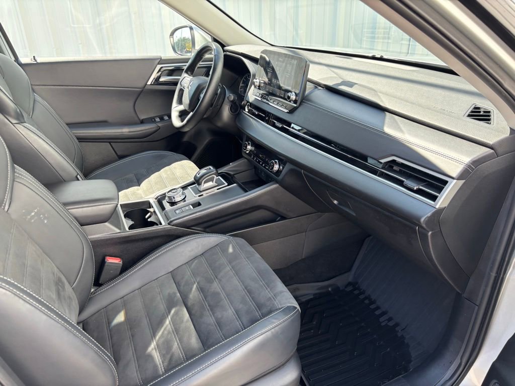 Used 2024 Mitsubishi Outlander SE image 40