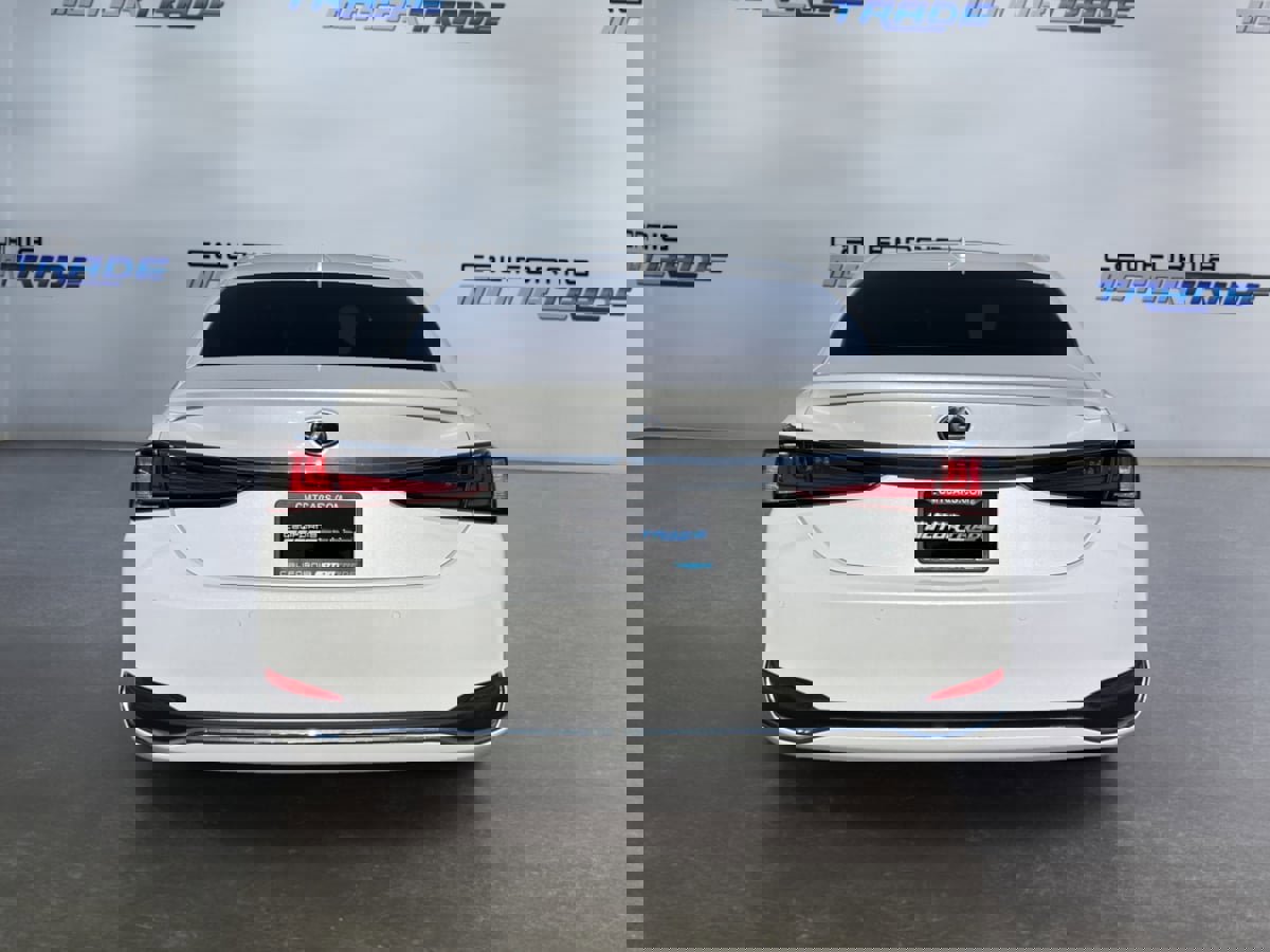Used 2024 Lexus ES 300h w/ Premium Package image 6