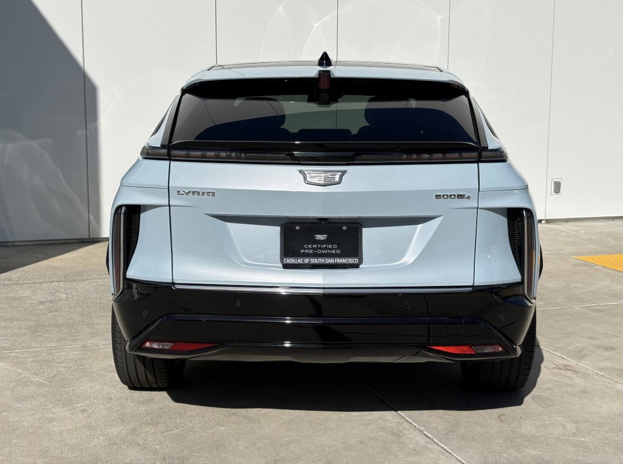 Certified 2024 Cadillac Lyriq Luxury AWD/4WD image 8