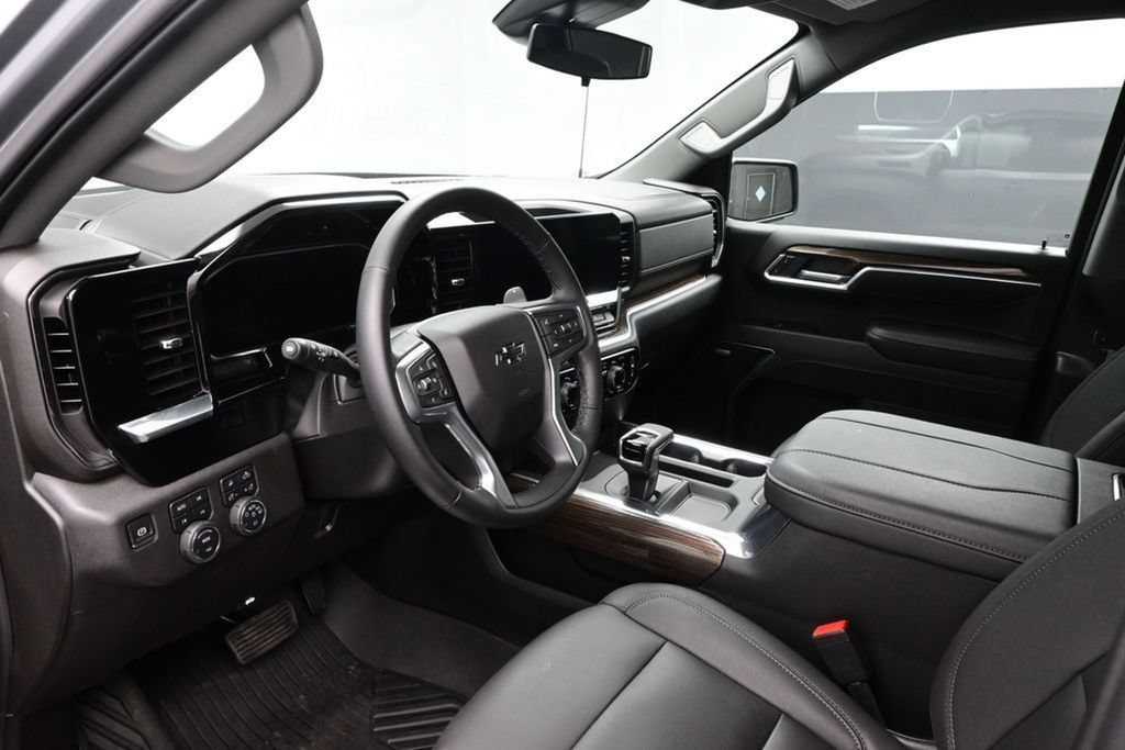 Used 2026 Chevrolet Silverado 1500 RST AWD/4WD image 8