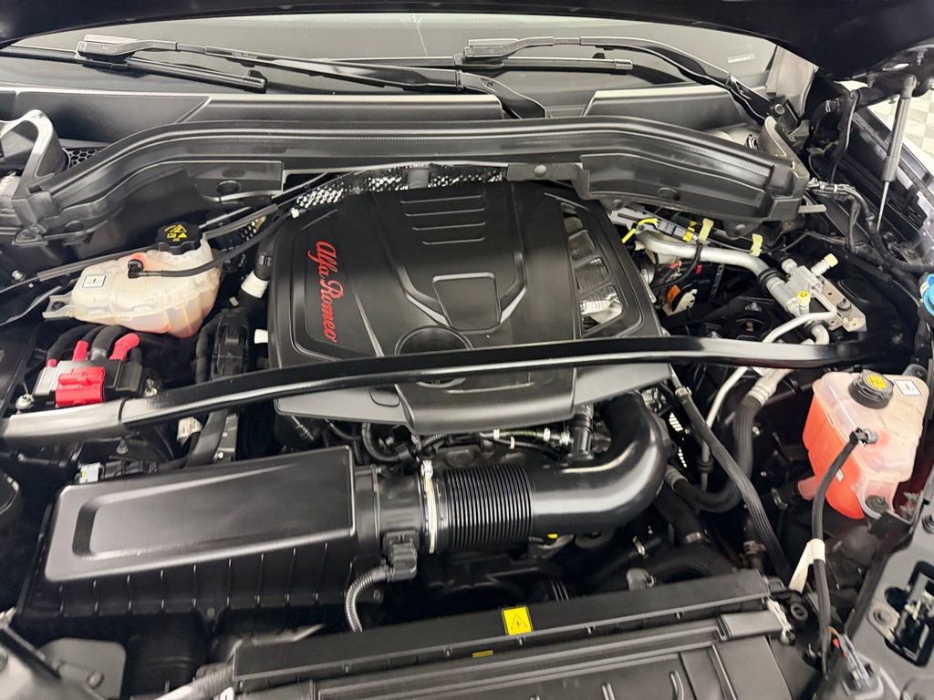 Used 2024 Alfa Romeo Stelvio Veloce image 32