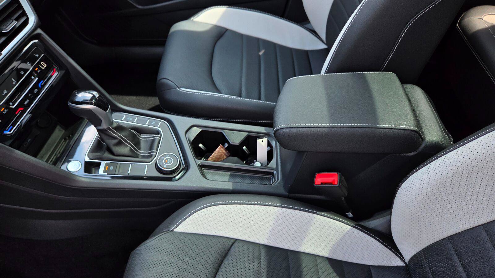 Certified 2025 Volkswagen Taos SEL AWD/4WD image 38