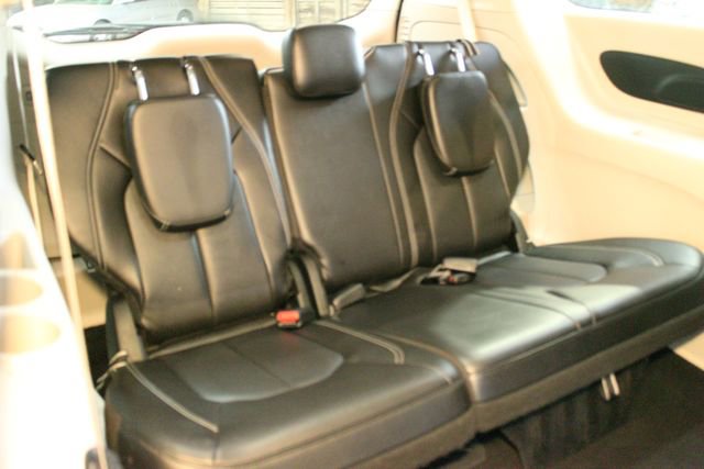 Used 2024 Chrysler Pacifica Touring-L FWD image 14