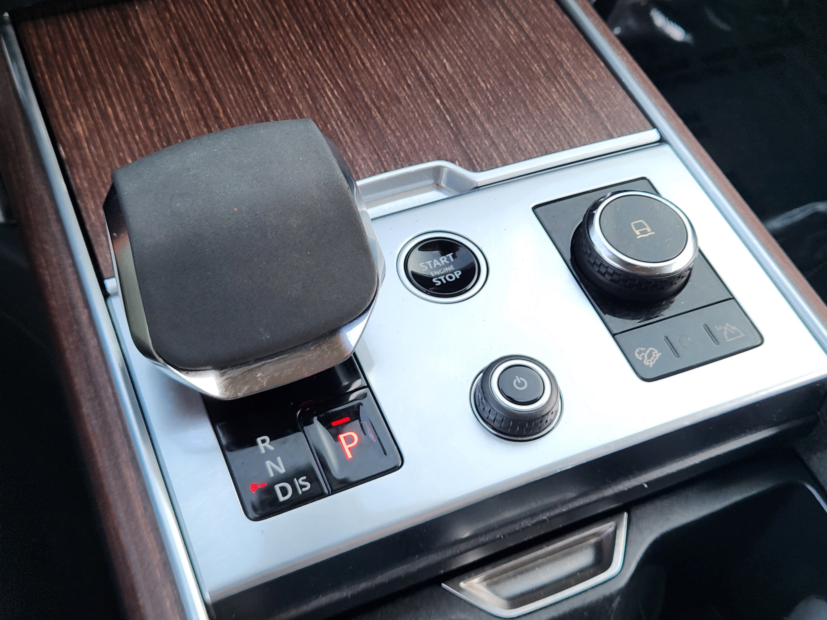 Certified 2023 Land Rover Range Rover SE AWD/4WD image 16