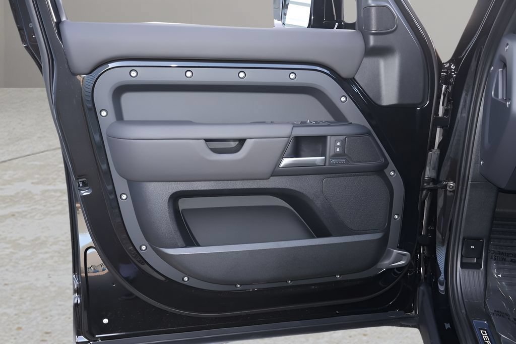 New 2026 Land Rover Defender 110 X-Dynamic SE AWD/4WD image 10