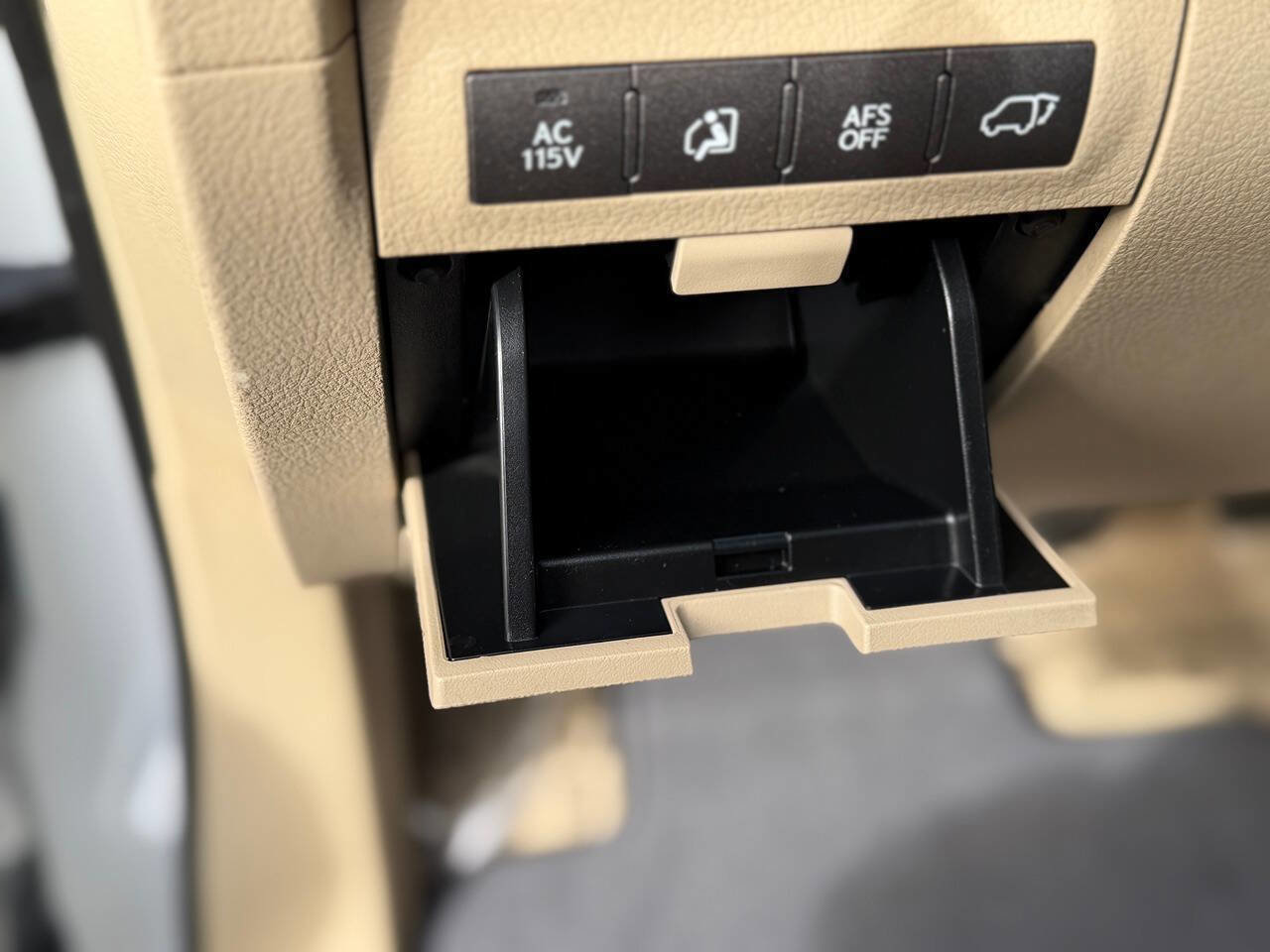 Used 2008 Lexus LX 570 4WD image 94