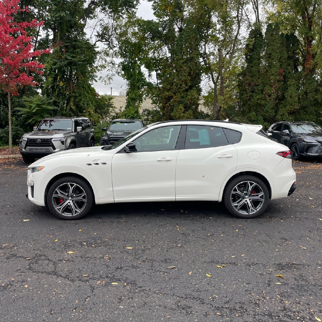 Used 2022 Maserati Levante GT AWD/4WD image 6