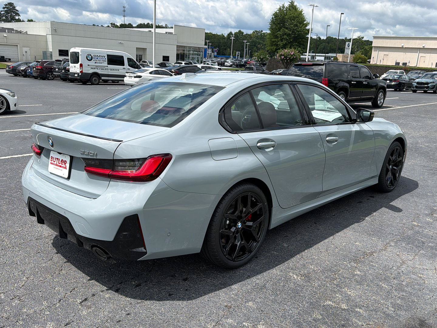 New 2026 BMW 330i xDrive Sedan w/ M Sport Package AWD/4WD image 6
