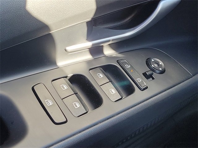 Certified 2025 Hyundai Elantra SE image 14