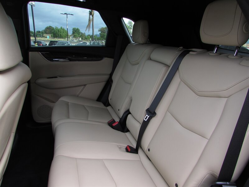 Used 2017 Cadillac XT5 FWD image 26
