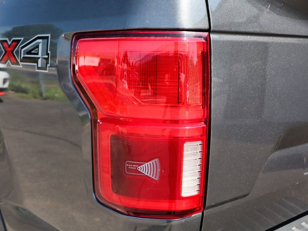 Used 2018 Ford F150 Lariat w/ Equipment Group 502A Luxury AWD/4WD image 12