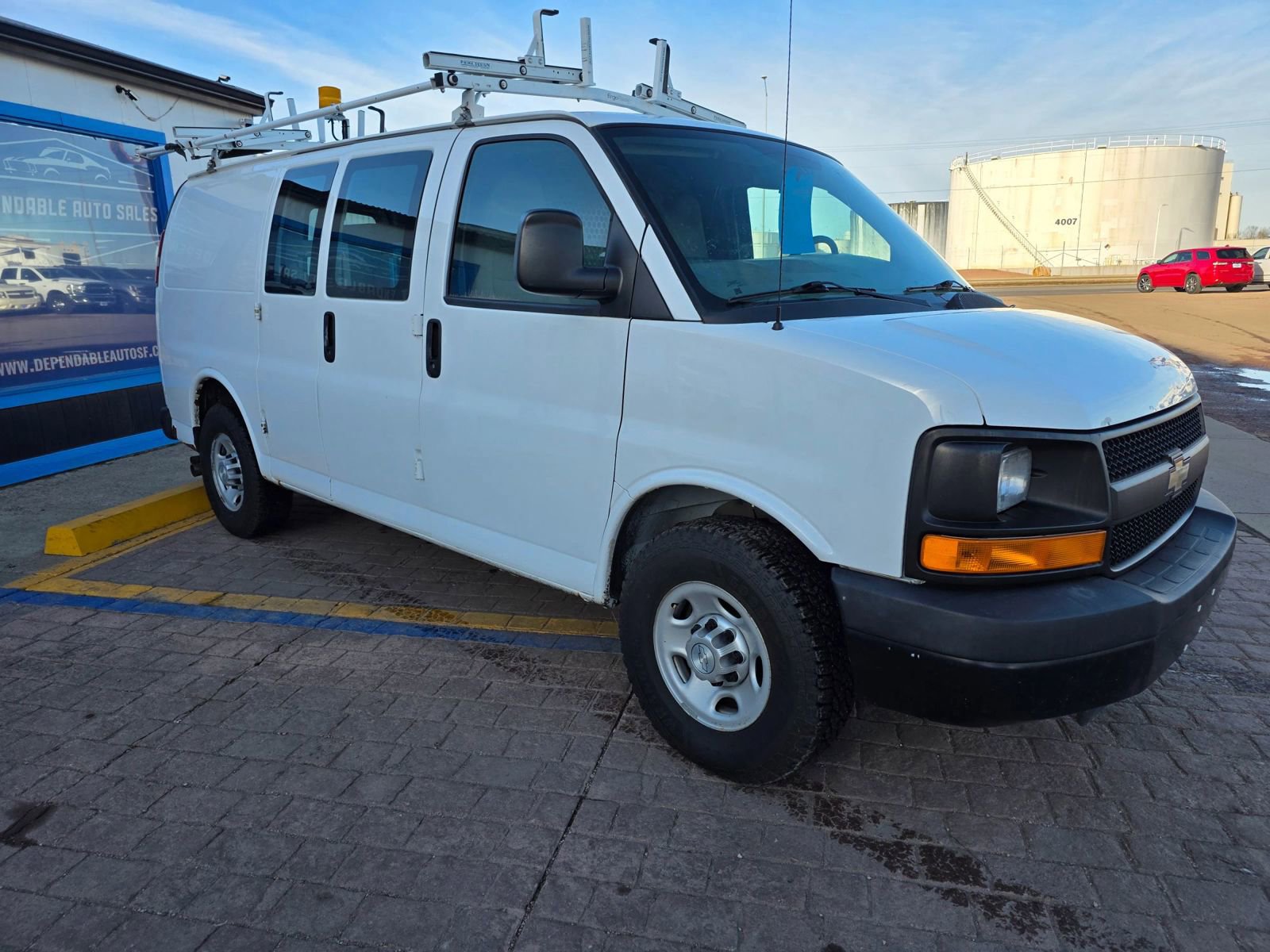 Used 2014 Chevrolet Express 2500 RWD image 3