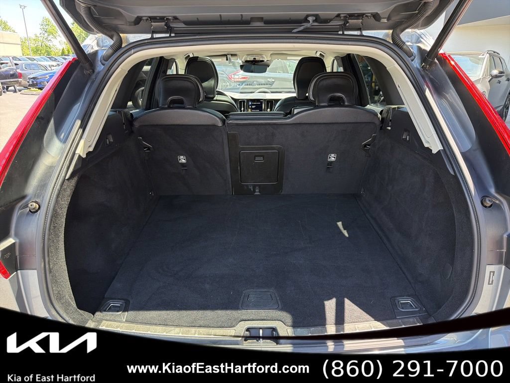 Used 2021 Volvo XC60 T5 Momentum AWD/4WD image 16