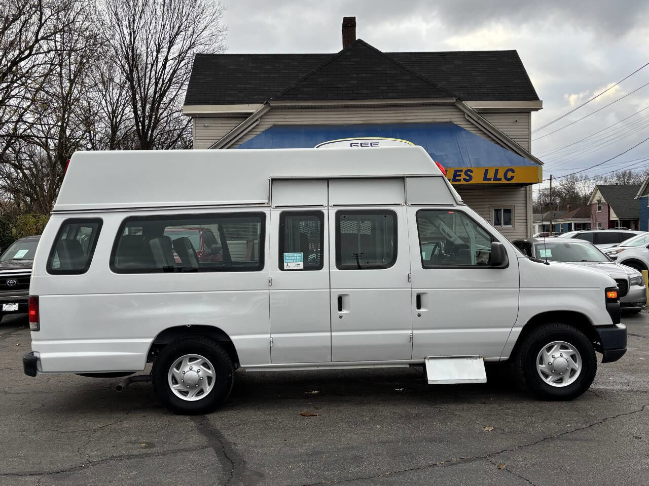 Used 2011 Ford E-250 and Econoline 250 Extended w/ PWR Group