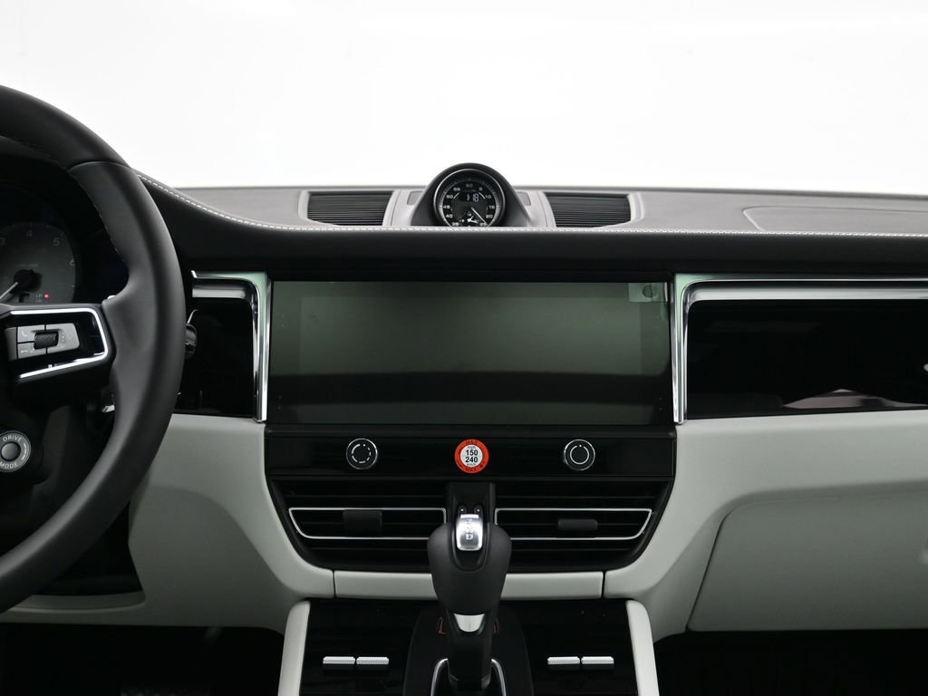 Certified 2026 Porsche Macan S image 11