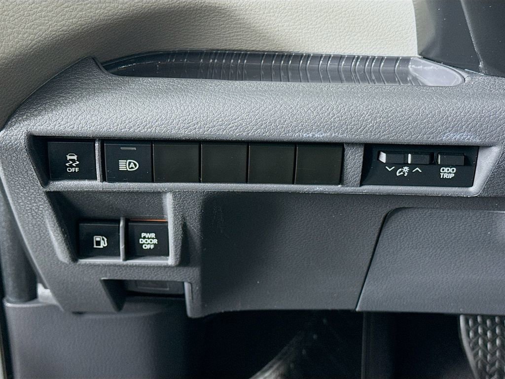 Certified 2024 Toyota Sienna XLE image 10