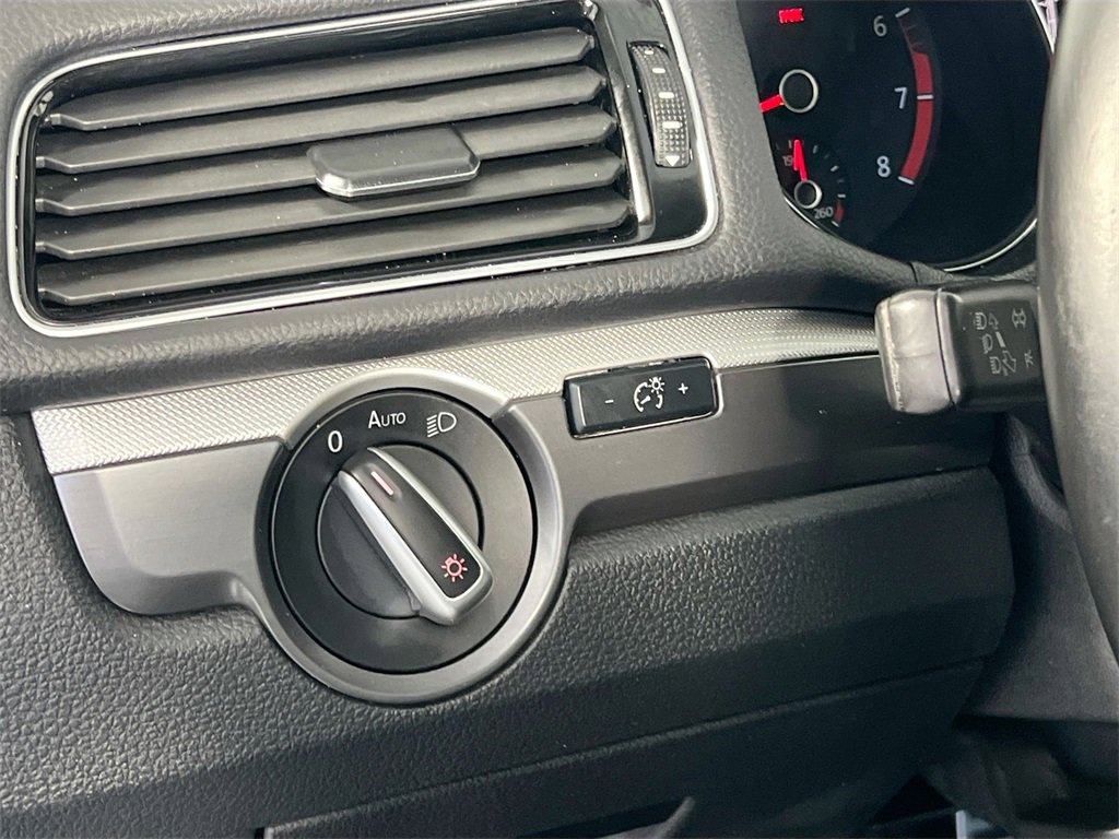 Used 2017 Volkswagen Passat 1.8T R-Line image 10