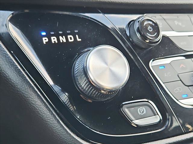 Used 2025 Chrysler Pacifica Select FWD image 16