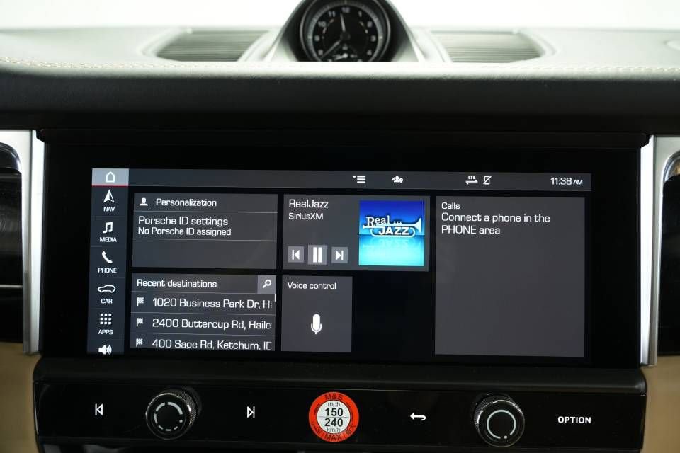 Certified 2022 Porsche Macan image 17