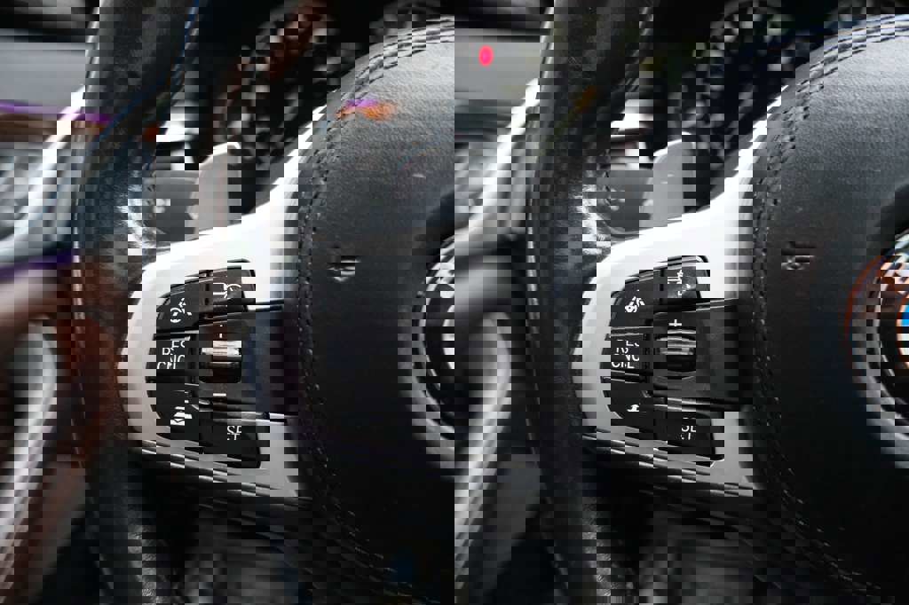 Used 2019 BMW 540i xDrive w/ M Sport Package image 40