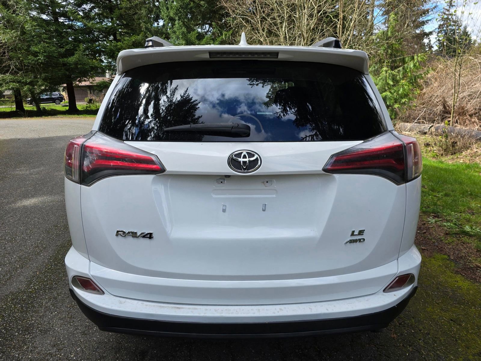 Used 2016 Toyota RAV4 LE AWD/4WD image 4