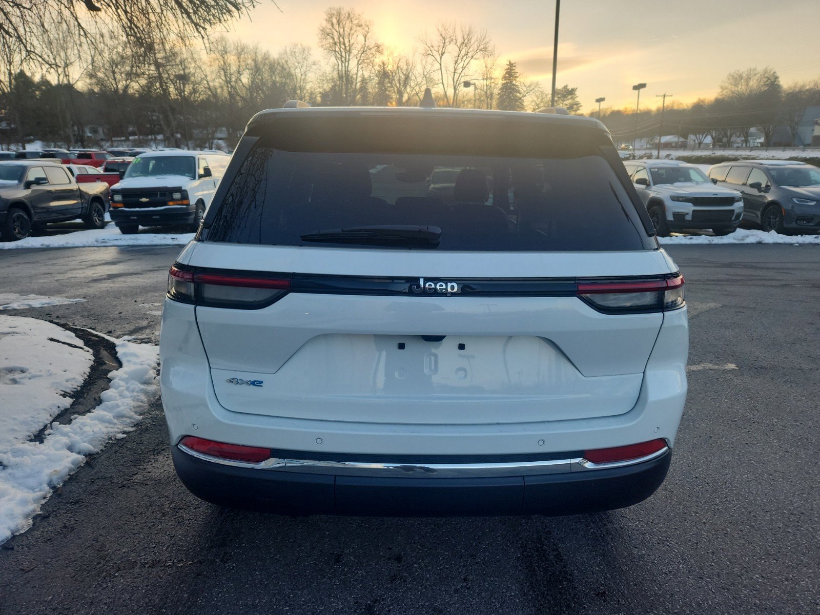 New 2022 Jeep Grand Cherokee Limited 4xe image 4