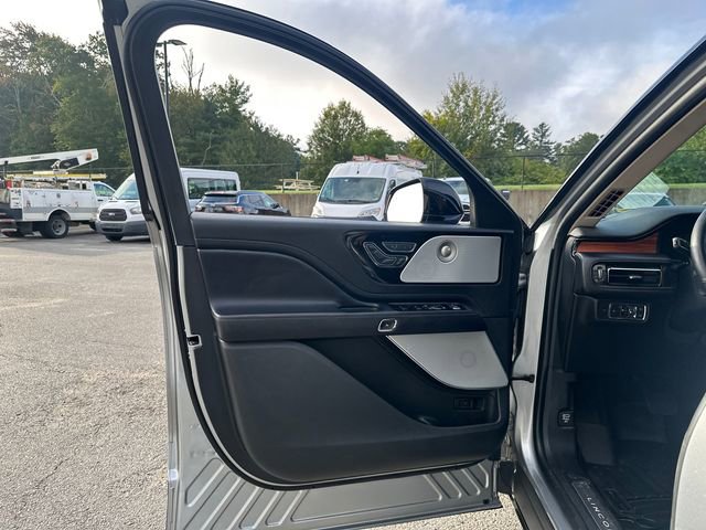 Used 2020 Lincoln Aviator Reserve w/ Equipment Group 202A image 25