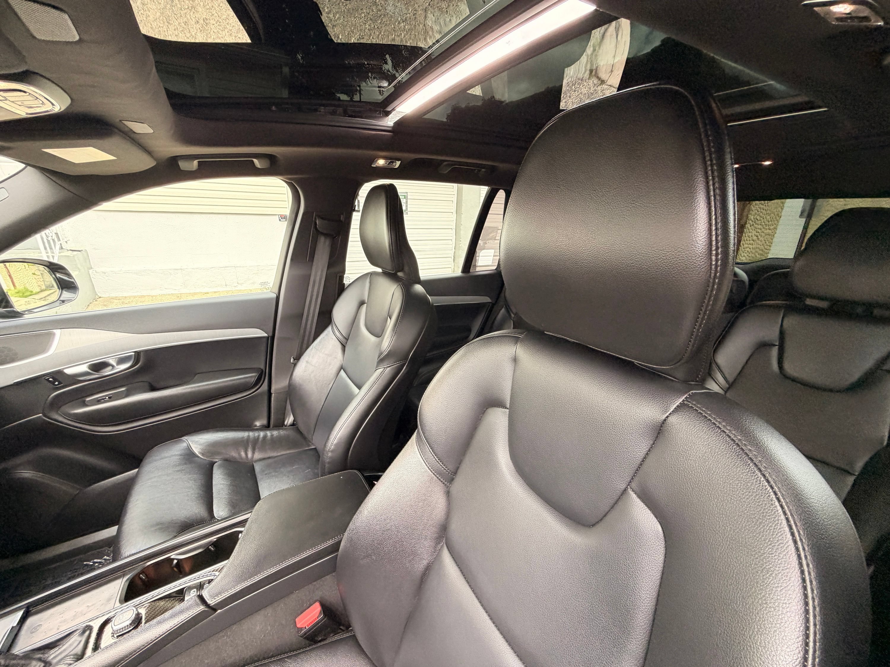 Used 2022 Volvo XC90 T5 Momentum w/ Climate Package AWD/4WD image 15