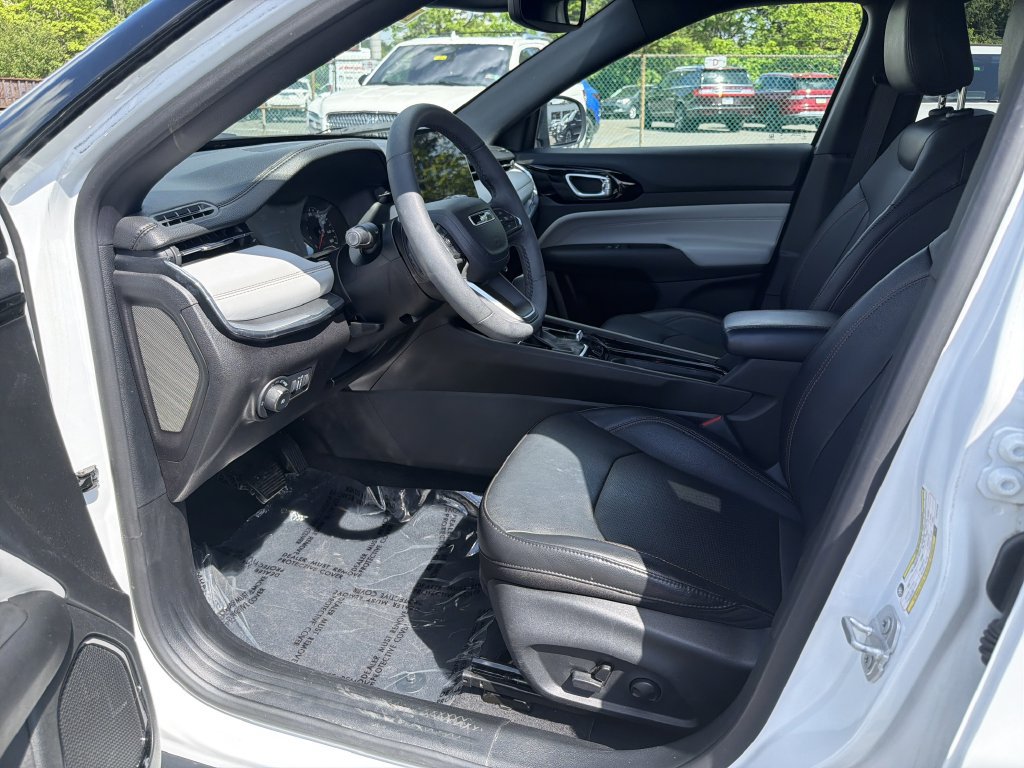 Used 2023 Jeep Compass Limited AWD/4WD image 11