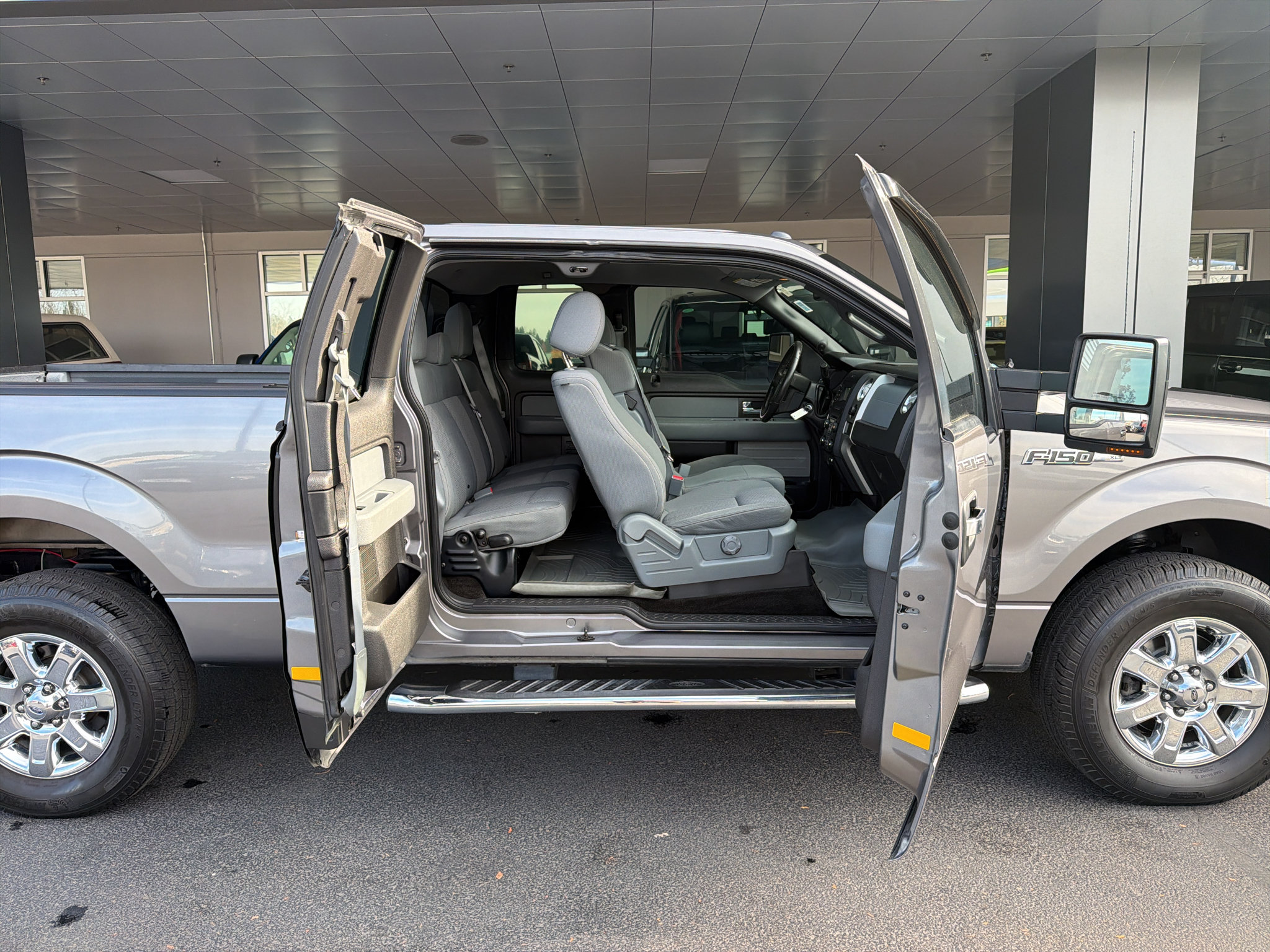 Used 2014 Ford F150 XLT w/ Equipment Group 302A Luxury AWD/4WD image 11