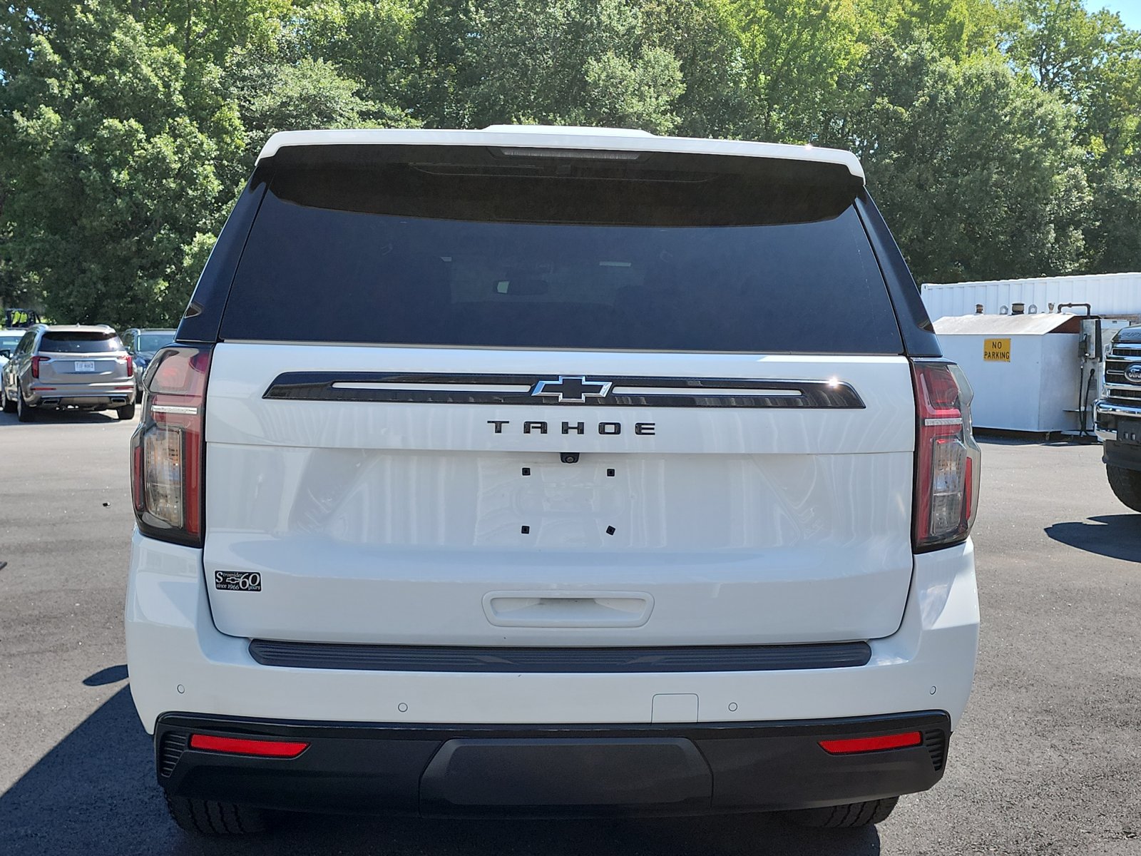 Used 2024 Chevrolet Tahoe Z71 w/ Luxury Package AWD/4WD image 4