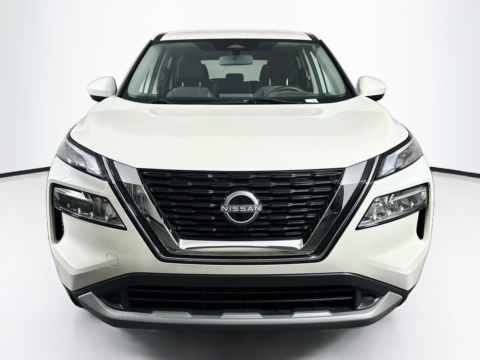Used 2023 Nissan Rogue SV FWD image 2