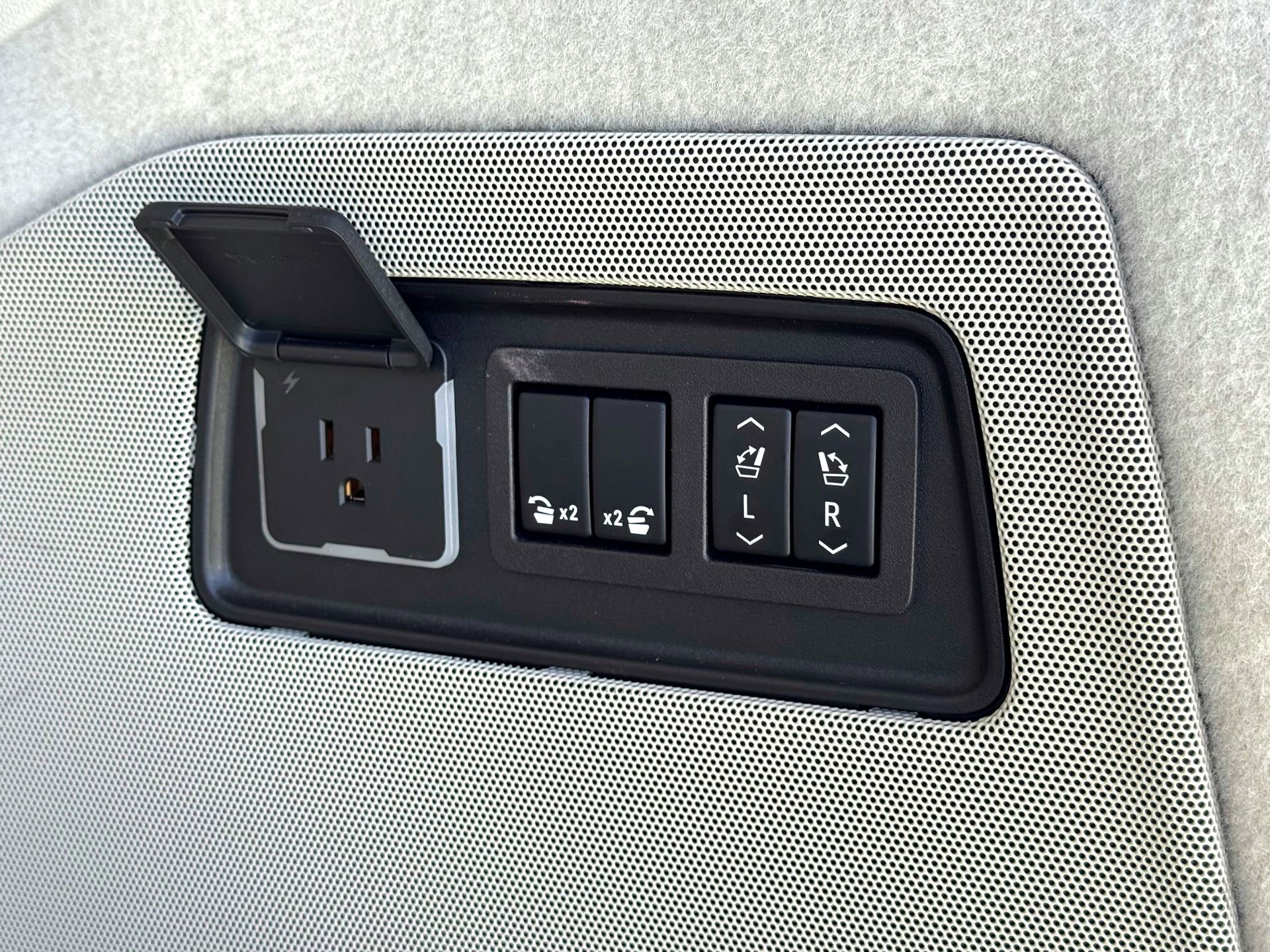 Used 2023 Cadillac Escalade Sport Platinum w/ Heavy-Duty Trailer Package image 9