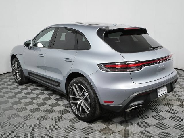 Certified 2026 Porsche Macan AWD/4WD image 3