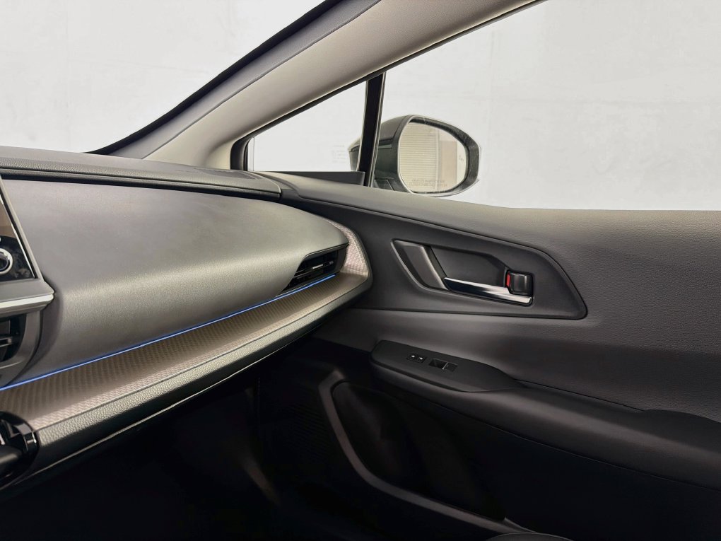 Used 2024 Toyota Prius XLE FWD image 37