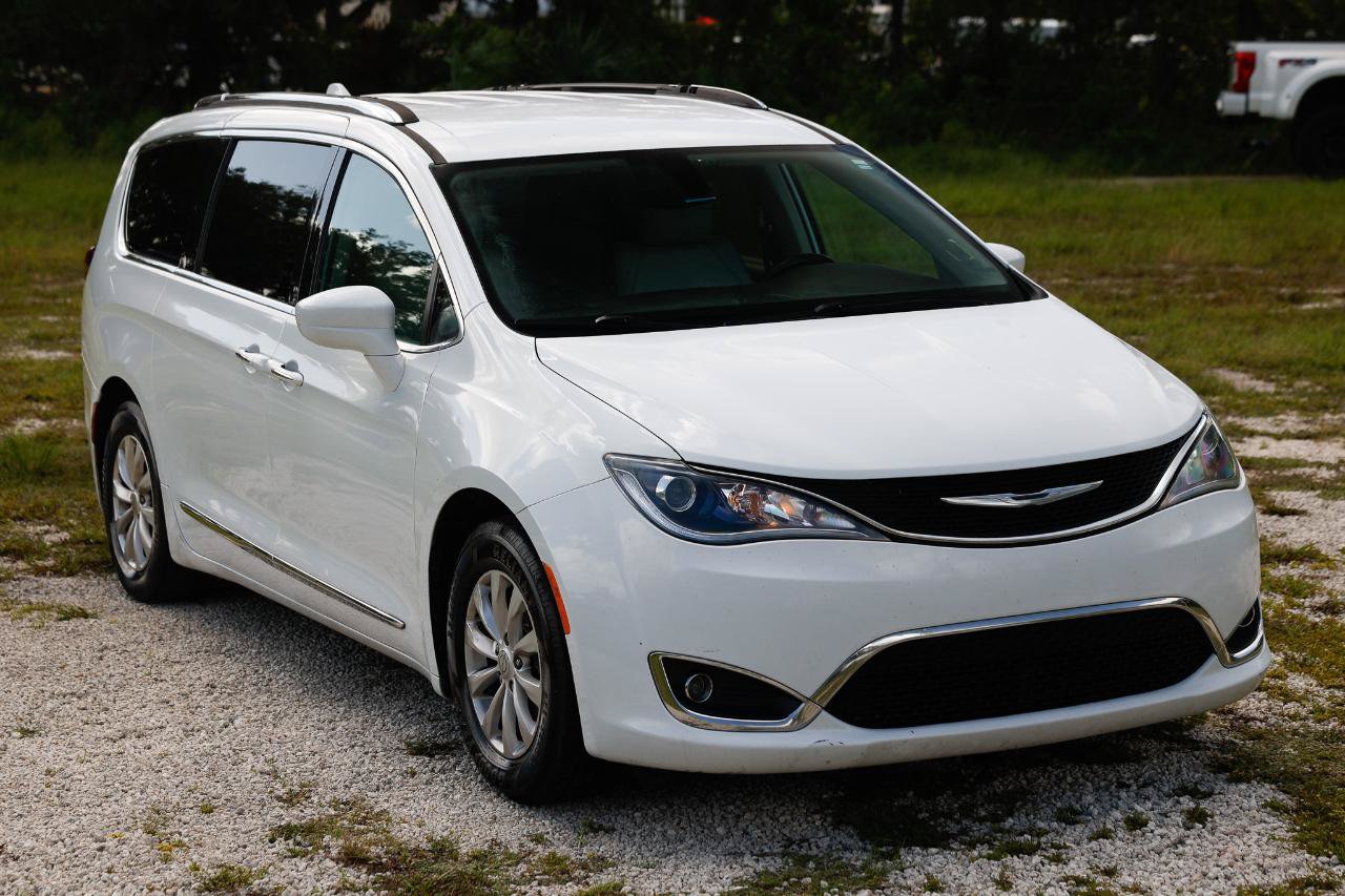 Used 2018 Chrysler Pacifica Touring-L FWD image 15