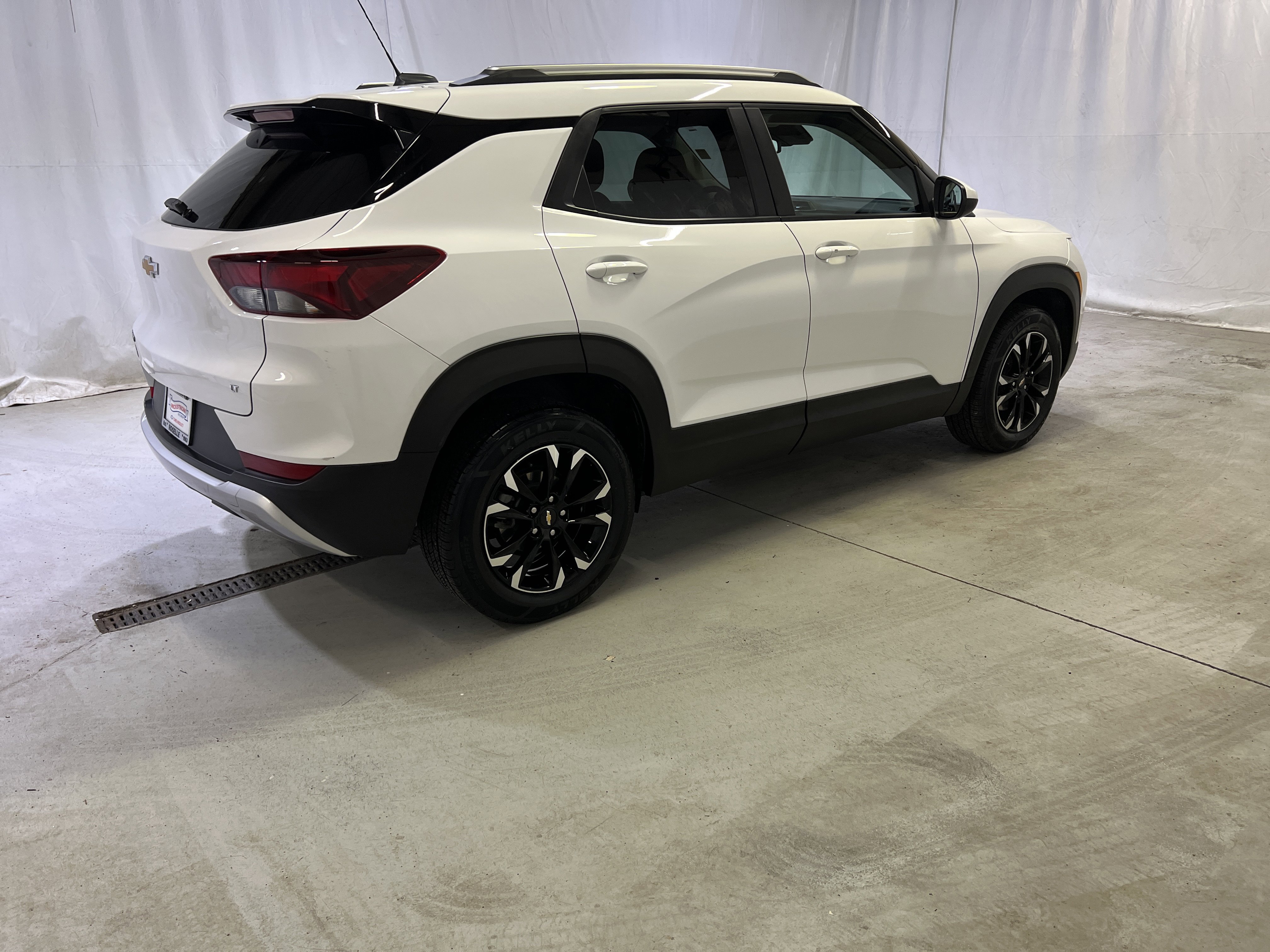 Used 2023 Chevrolet TrailBlazer LT w/ Convenience Package AWD/4WD image 11