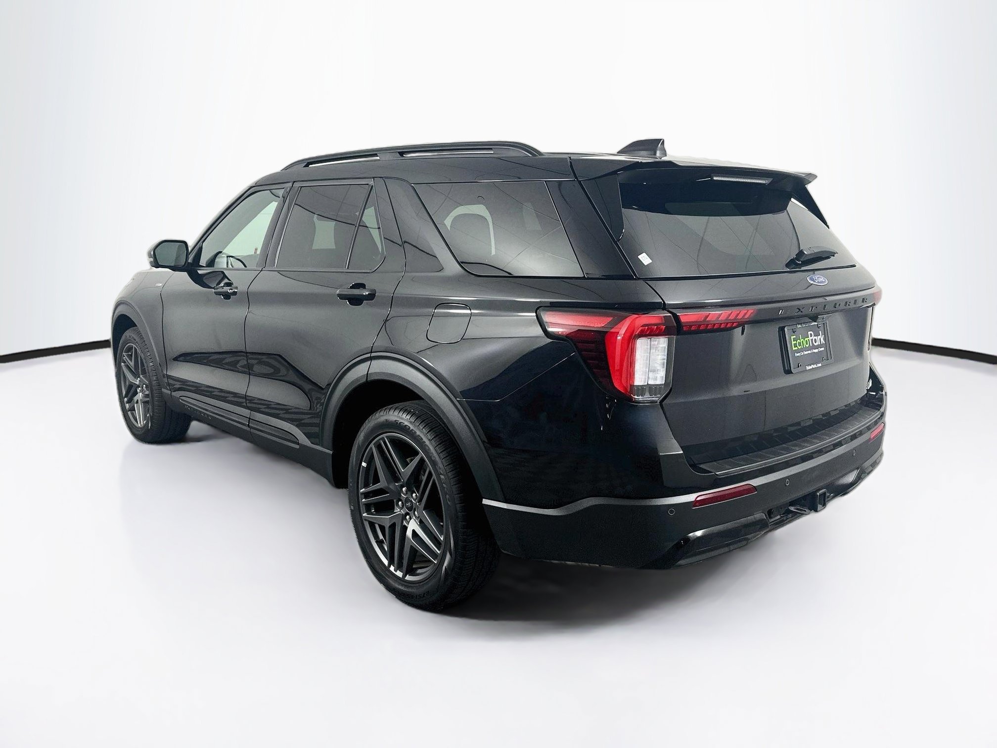 Used 2025 Ford Explorer ST-Line w/ ST-Line Street Pack AWD/4WD image 5
