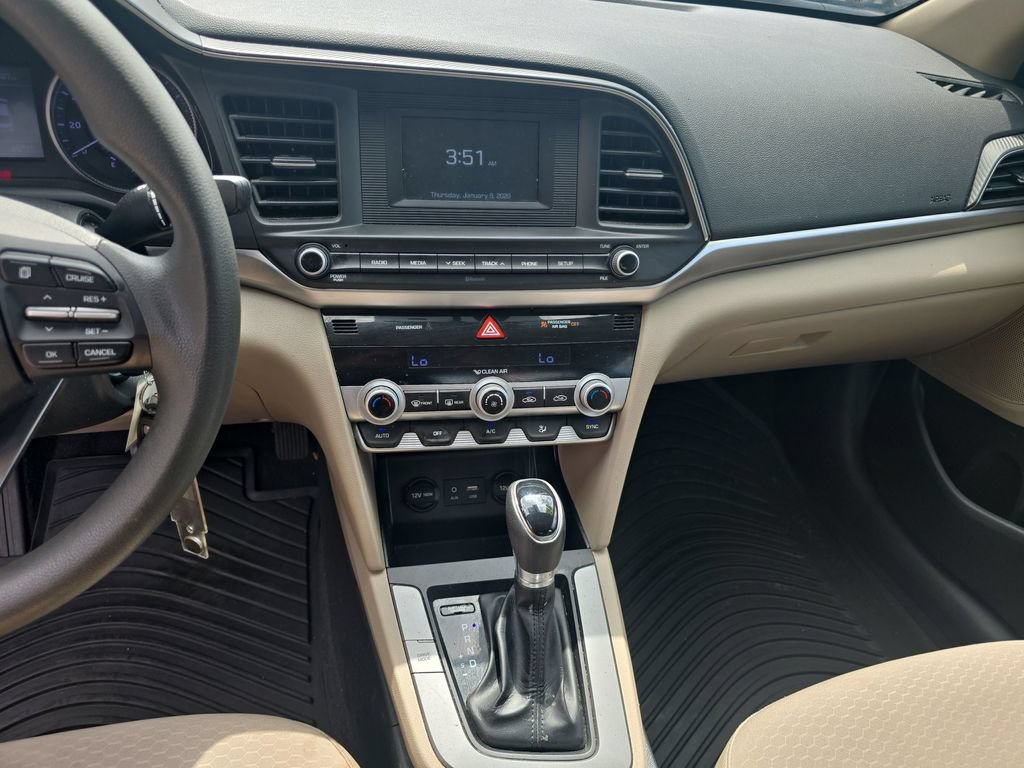 Used 2020 Hyundai Elantra SE w/ Winter Weather Package FWD image 18