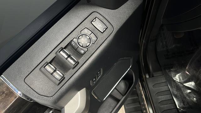 Used 2022 Ford F250 Lariat w/ Black Appearance Package image 35