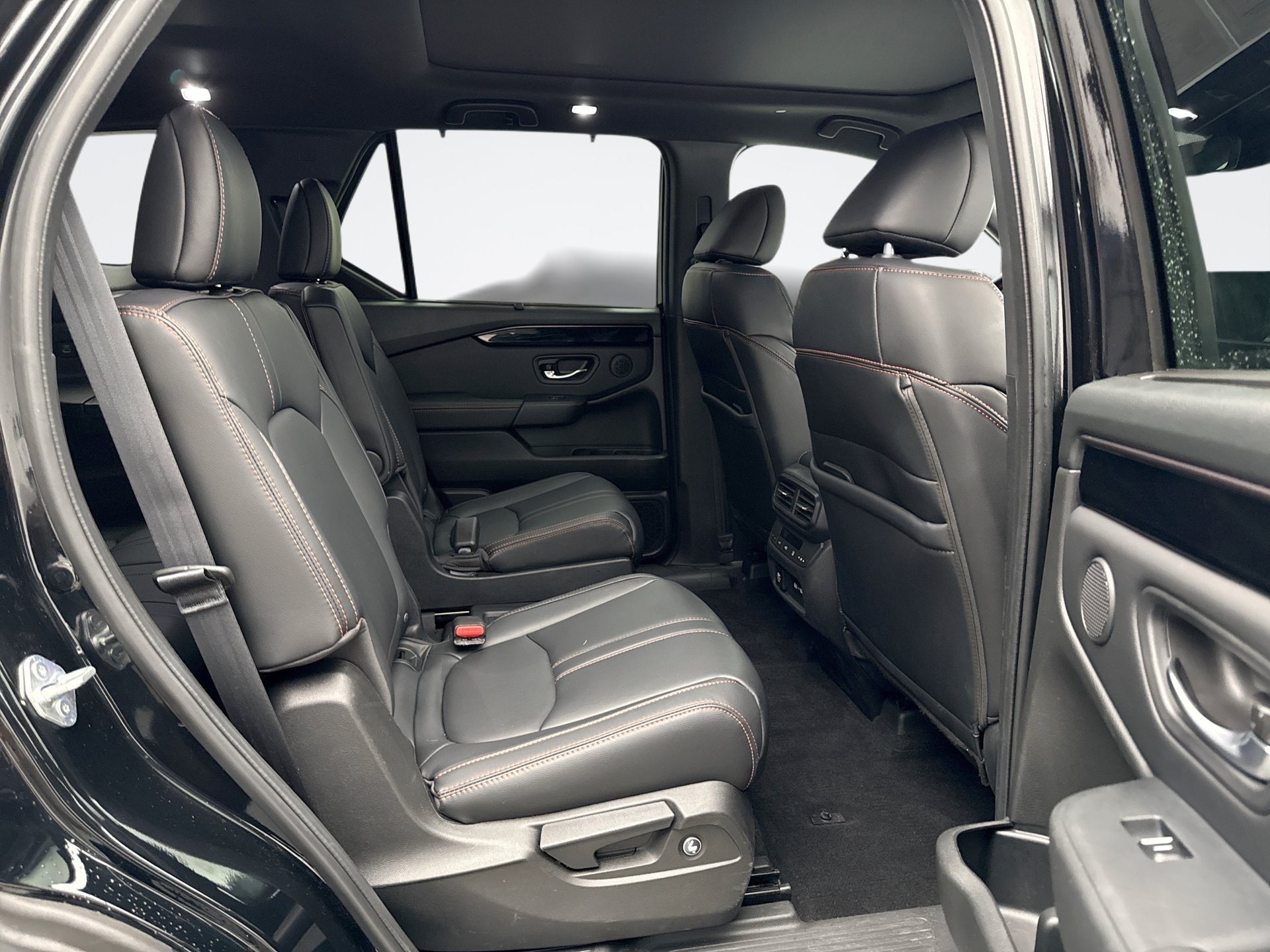 Used 2023 Honda Pilot TrailSport image 10