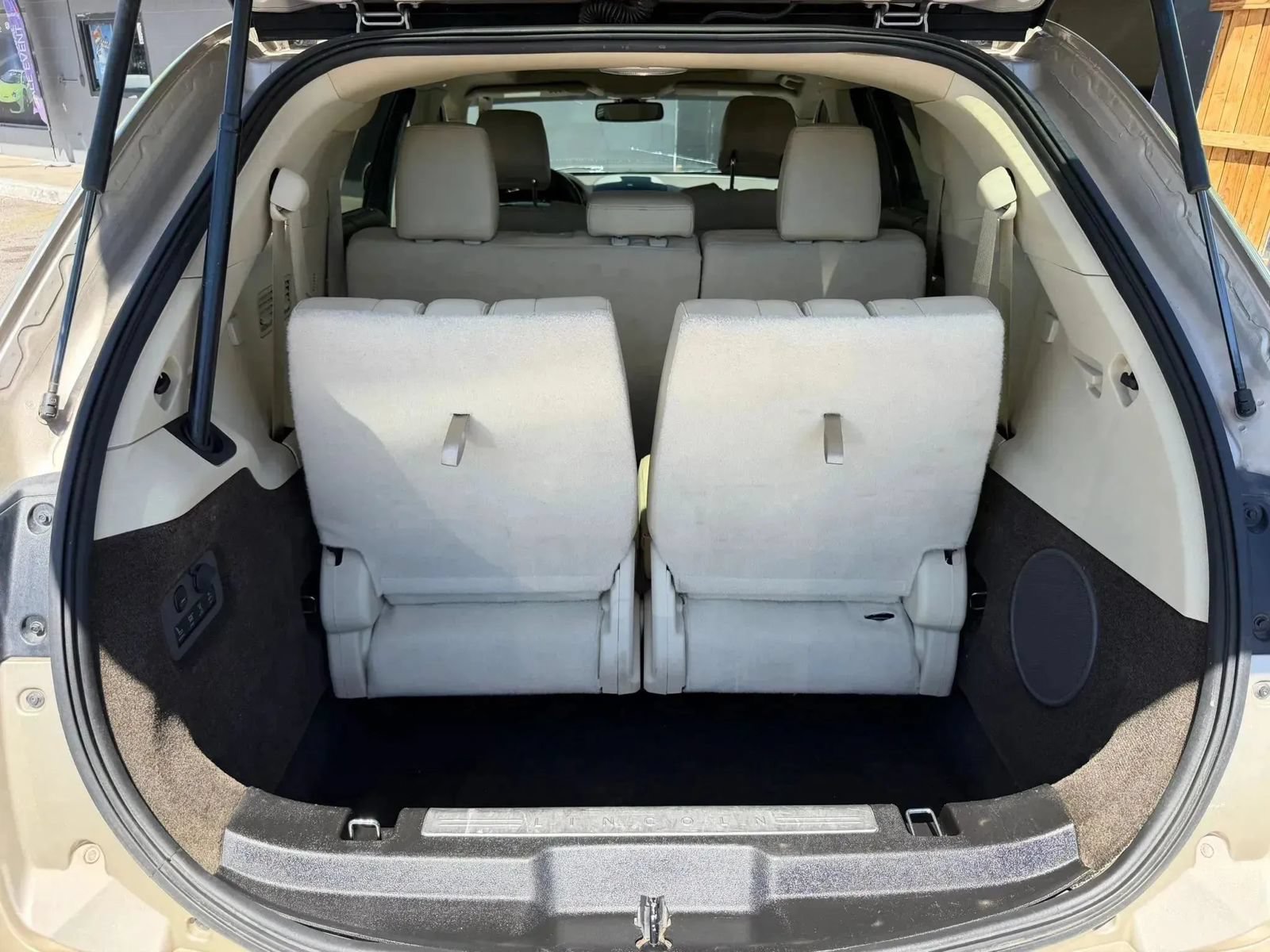 Used 2017 Lincoln MKT AWD image 34