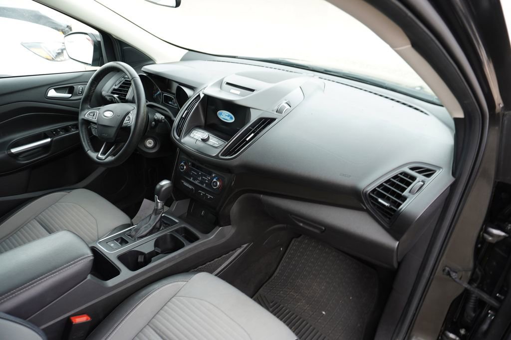 Used 2017 Ford Escape SE w/ Equipment Group 201A image 9