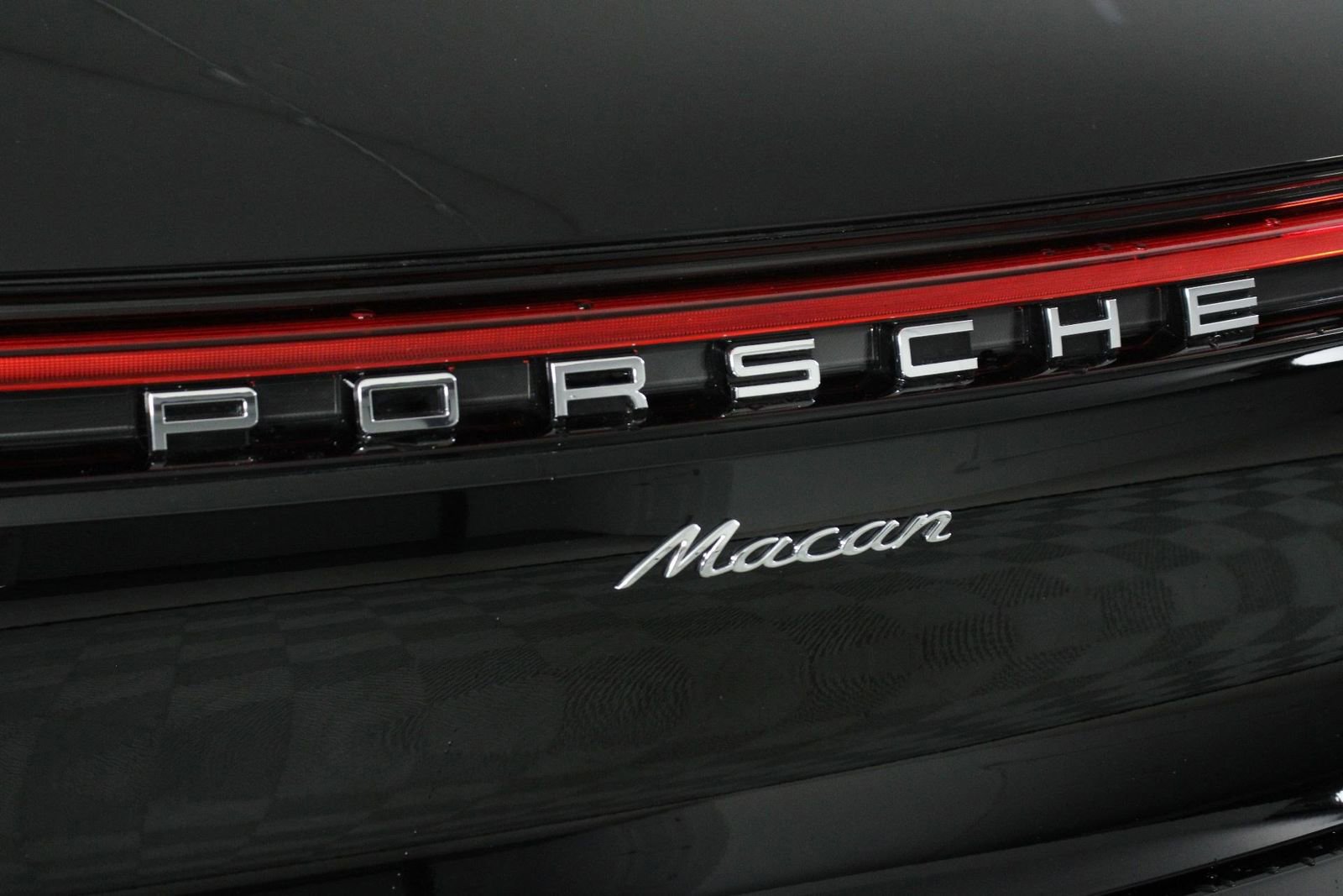 Certified 2025 Porsche Macan image 22