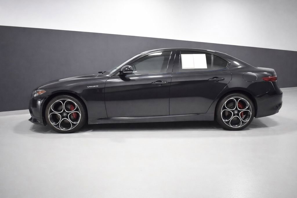 Used 2022 Alfa Romeo Giulia Veloce image 2