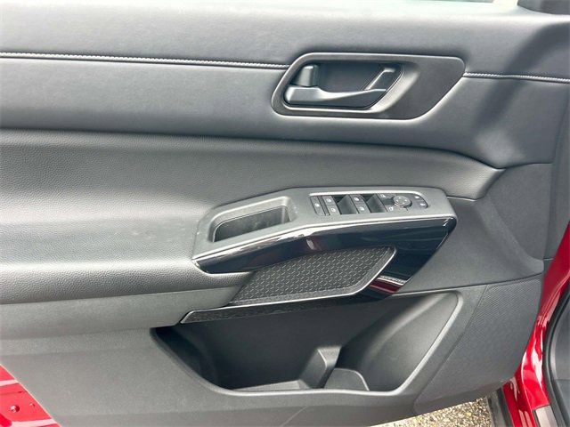 Used 2024 Nissan Pathfinder SV w/ Lighting Package (N92) image 27