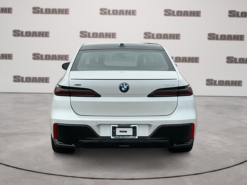 New 2026 BMW 750e xDrive image 4
