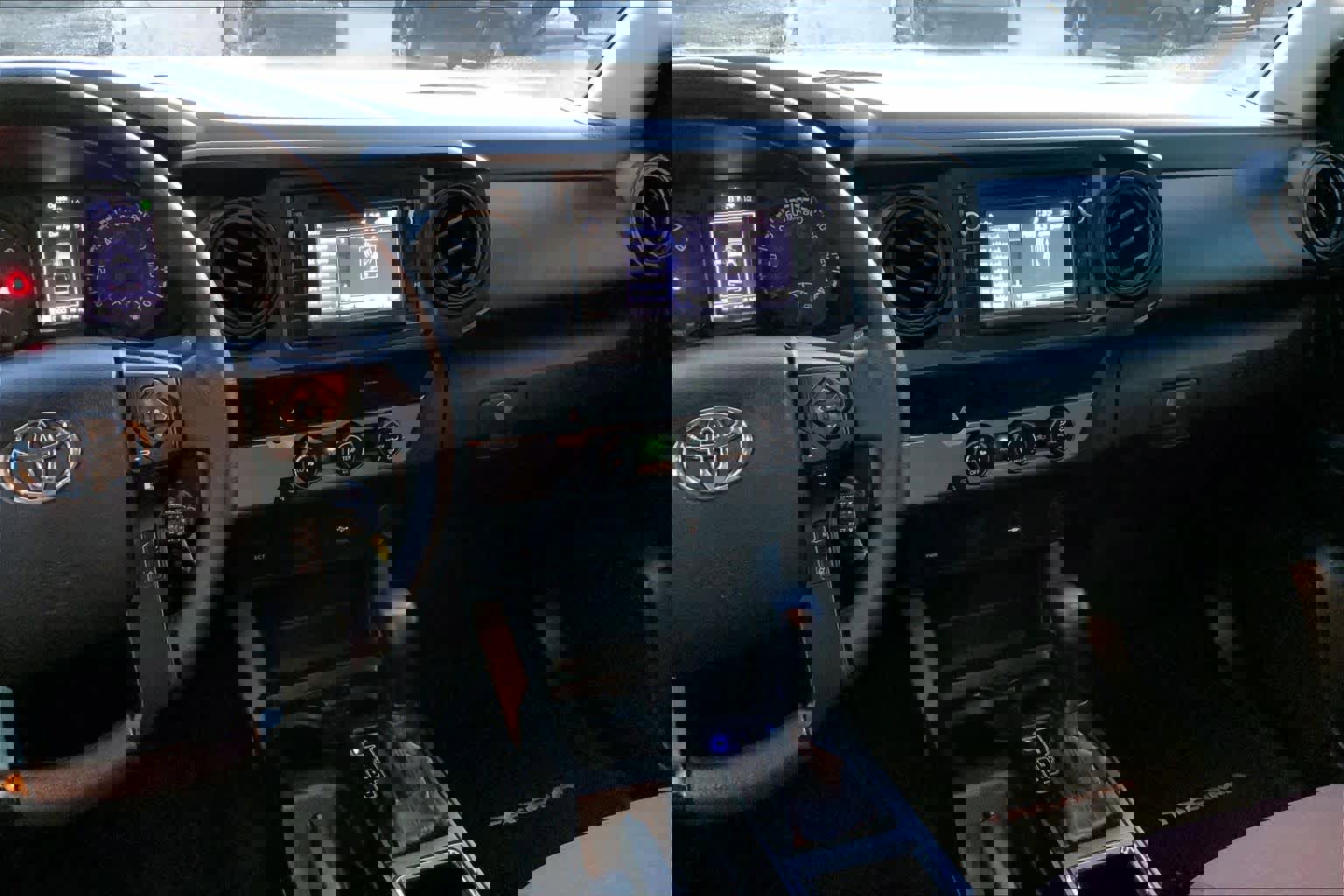 Used 2018 Toyota Tacoma SR image 6