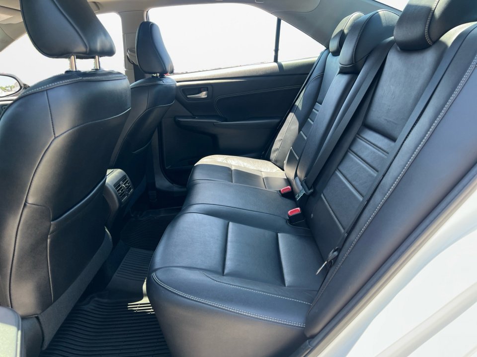 Used 2017 Toyota Camry XLE FWD image 13