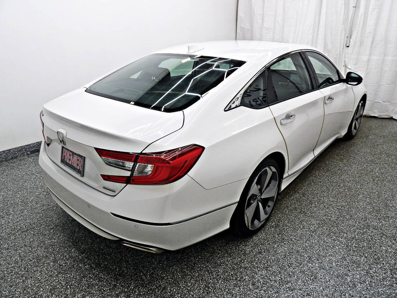 Used 2018 Honda Accord Touring image 6
